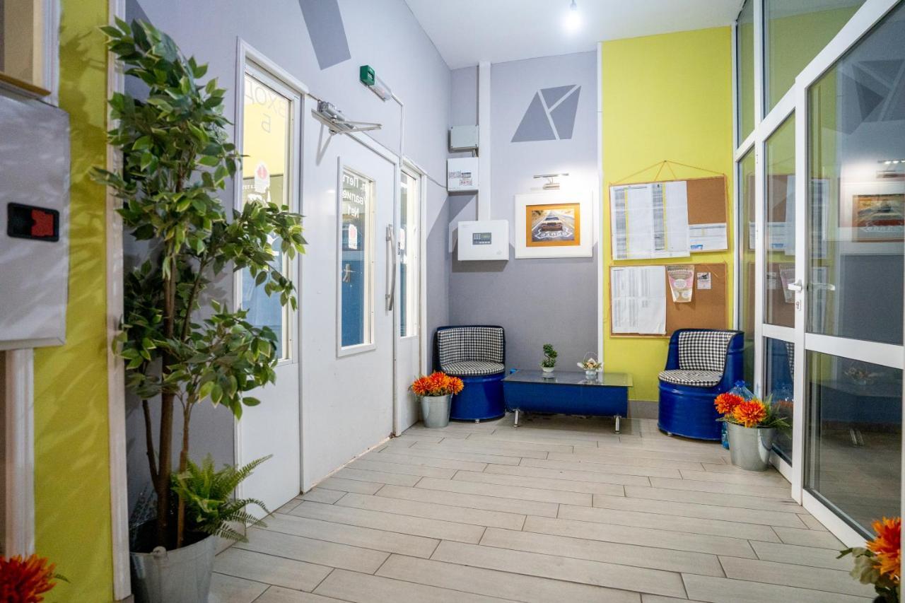 Cozy Little Apartment In Studentski Grad Sofia Luaran gambar