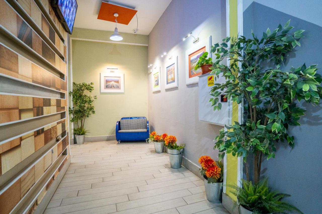 Cozy Little Apartment In Studentski Grad Sofia Luaran gambar